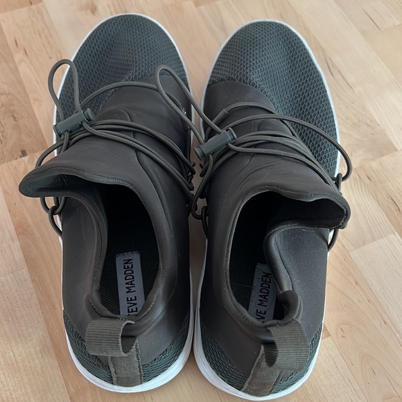 Men’s Size 11 Steve Madden Shoe - Picture 3 of 3